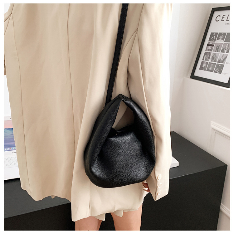 https://fulmo-img-server.com/kurobag/ecc3d730-ae4e-4816-8b50-08b197d1301a.jpg