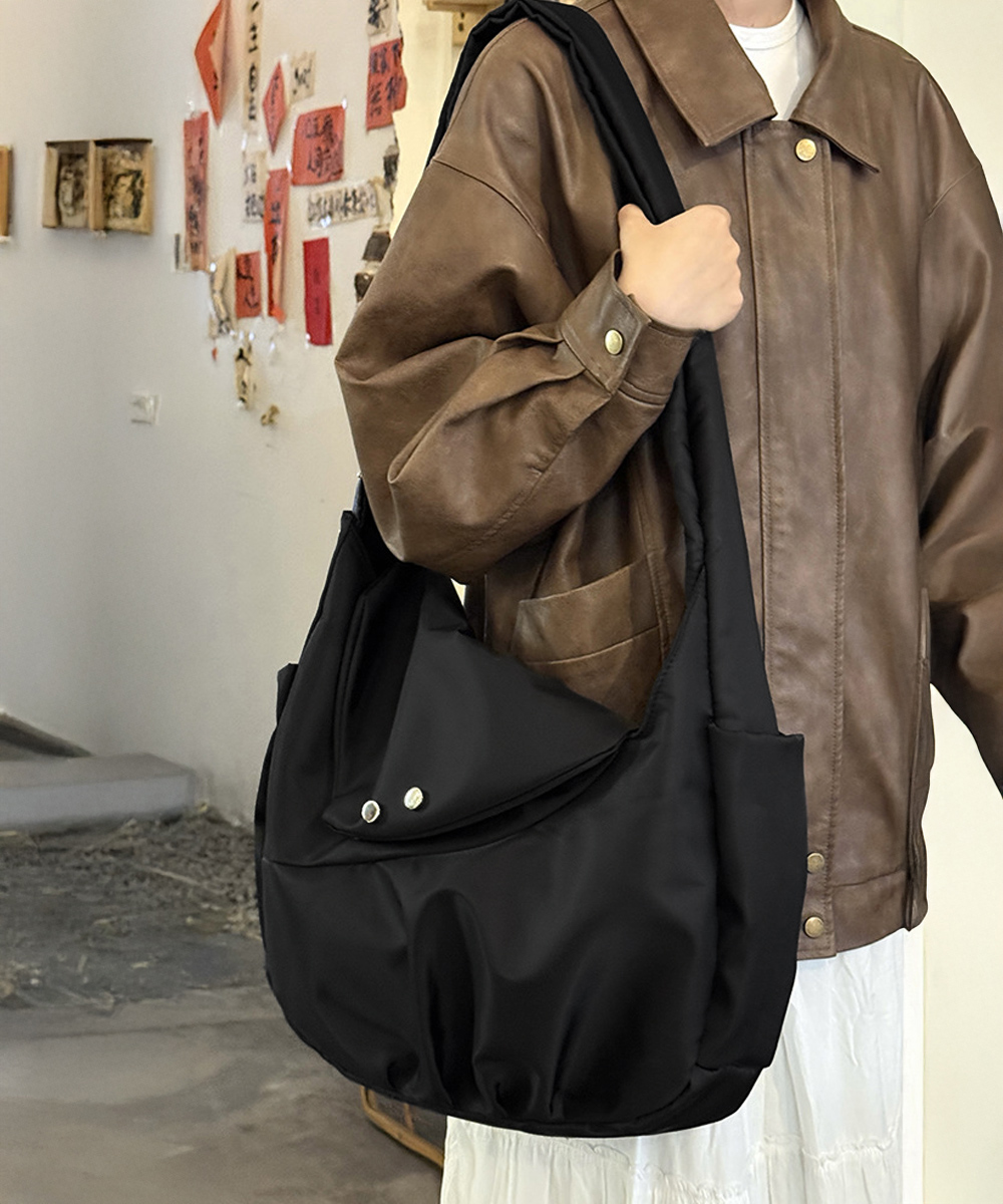 黒 バッグ 大容量ナイロンショルダーバッグ黒カジュアル斜め掛け