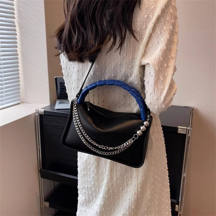 黒 バッグ 小さめスクエア型 チェーン付きレディース