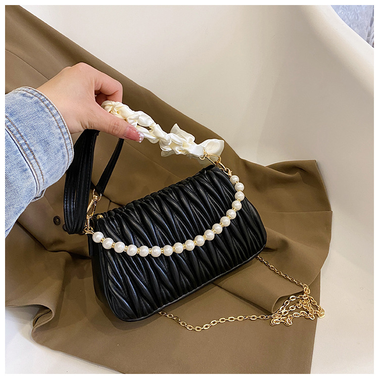 黒 バッグ パール装飾プリーツショルダーバッグ
