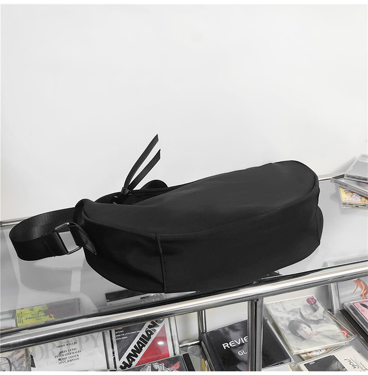 黒 バッグ 黒ショルダーバッグ 男女兼用 斜め掛け 防水 軽量