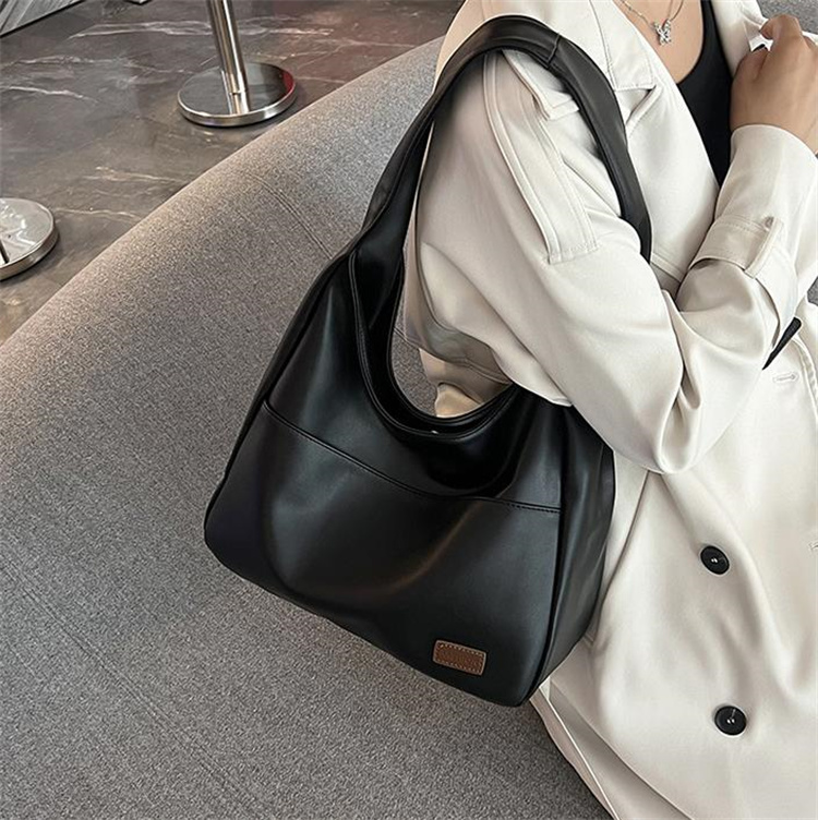 https://fulmo-img-server.com/kurobag/fc24b02b-1589-43a7-8444-a2cd0e61da81.jpg