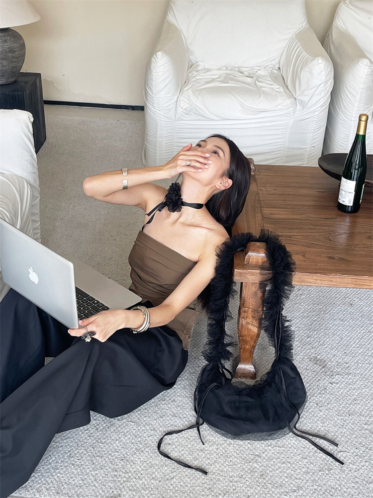 黒 バッグ ファー付きショルダーバッグ 巾着型 軽量 斜めがけ対応