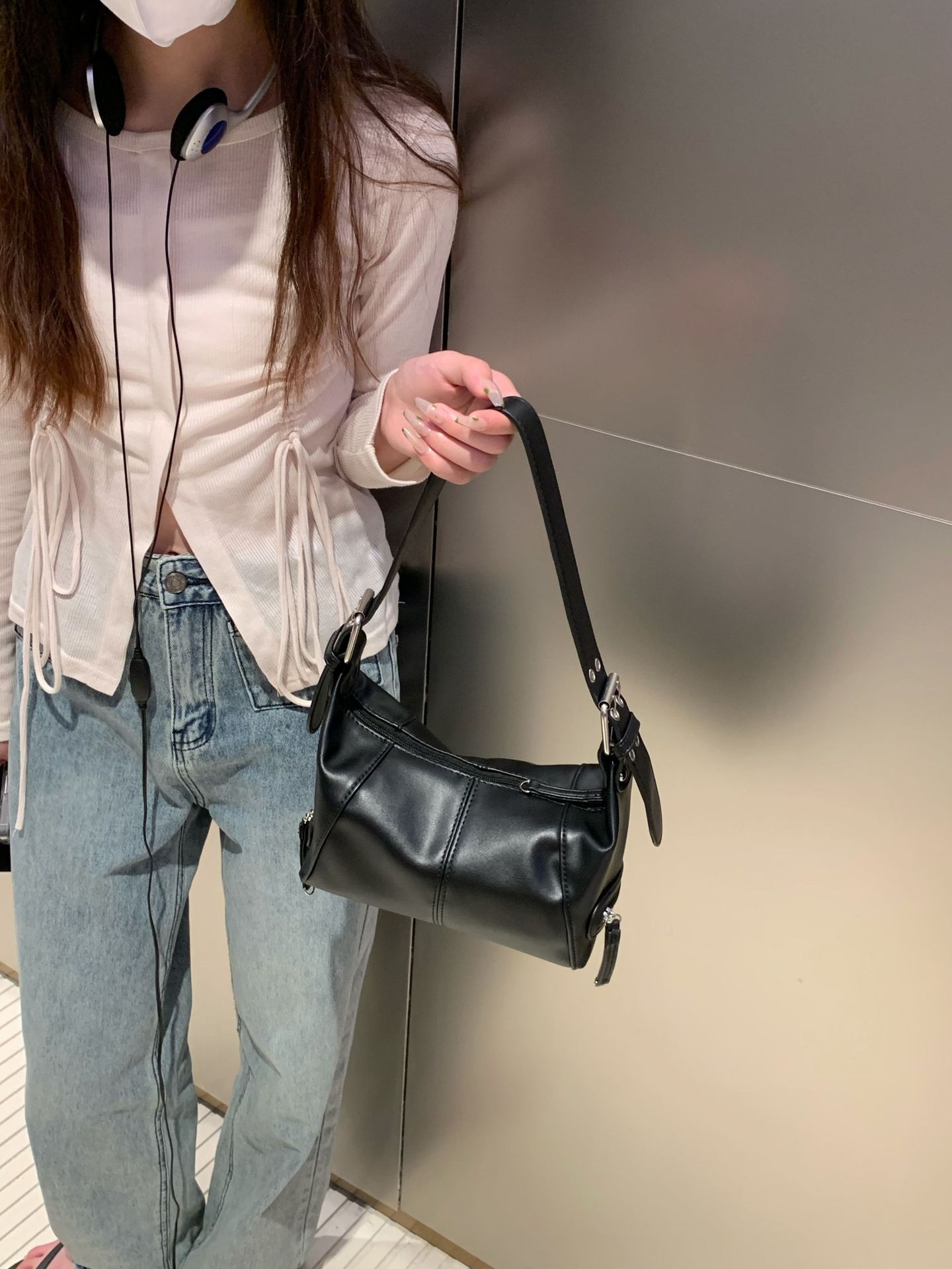 黒 バッグ 黒 ショルダーバッグ レディース コンパクト 肩掛け