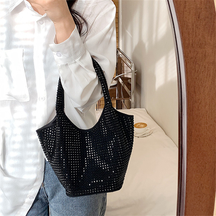 https://fulmo-img-server.com/kurobag/fdd08d25-adac-48ce-8374-0925689cd018.jpg