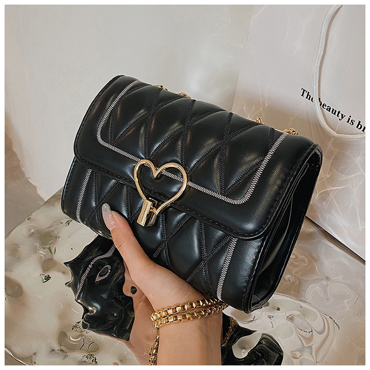 黒 バッグ 黒キルティングハート金具レディースショルダーバッグ