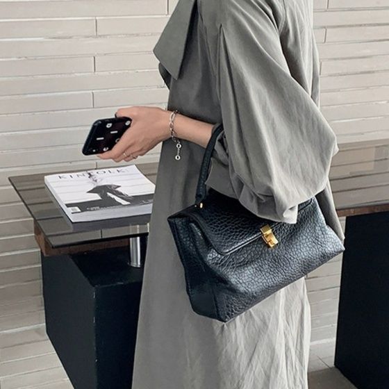 https://fulmo-img-server.com/kurove/1780377354176_ae4s1vkc_4giq6n8l.jpeg