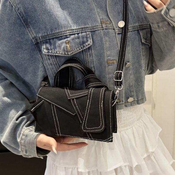 立体デザインステッチ 黒ショルダーバッグ