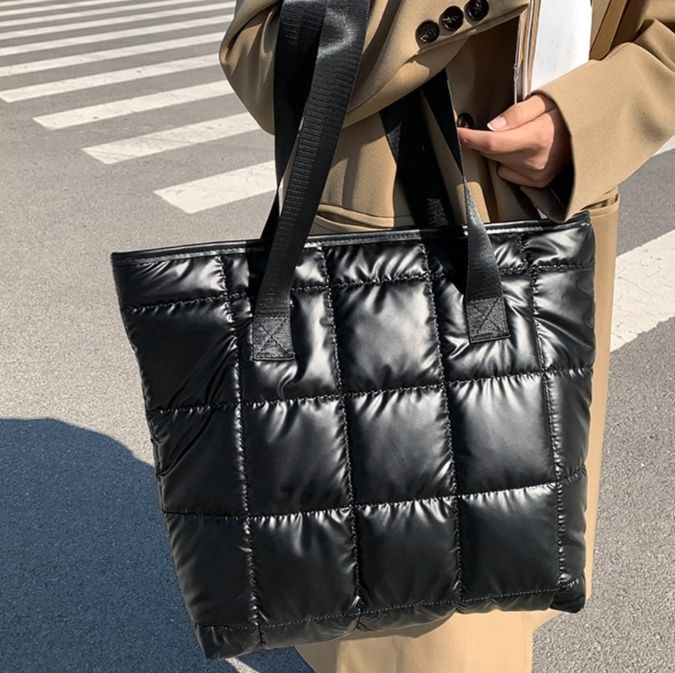 キルティングデザイン ふっくら大容量 黒トートバッグ