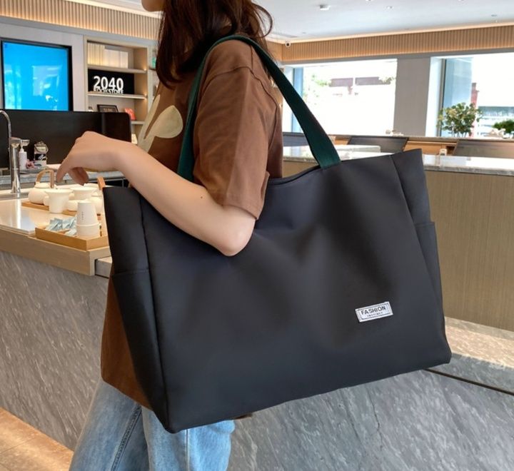  大容量トート黒バッグ 軽量ナイロン素材 旅行対応