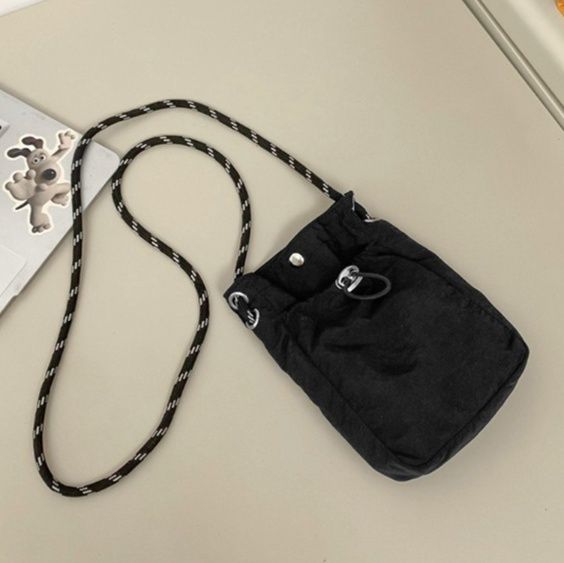 黒バッグ 巾着型ミニショルダーバッグ 斜めがけ小物入れ