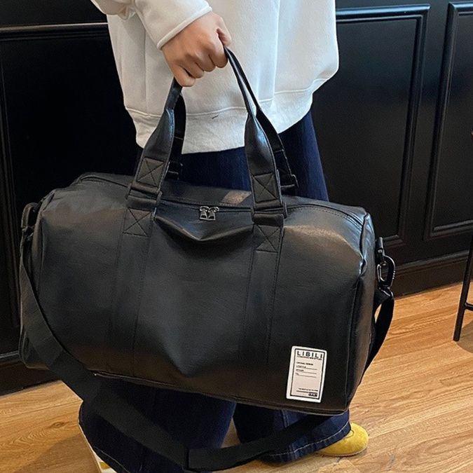  合成皮革製大容量ボストン黒バッグ2way旅行用ショルダー
