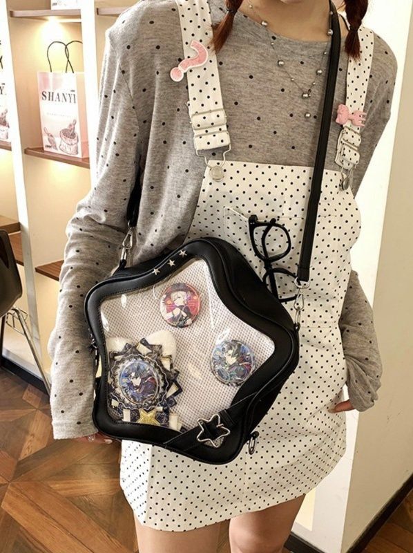 黒 星形透明窓付きショルダーバッグ 缶バッジ飾り対応