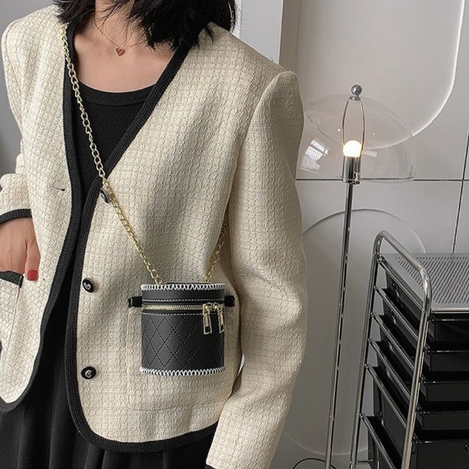  菱形キルティング円筒型チェーンショルダー黒バッグ