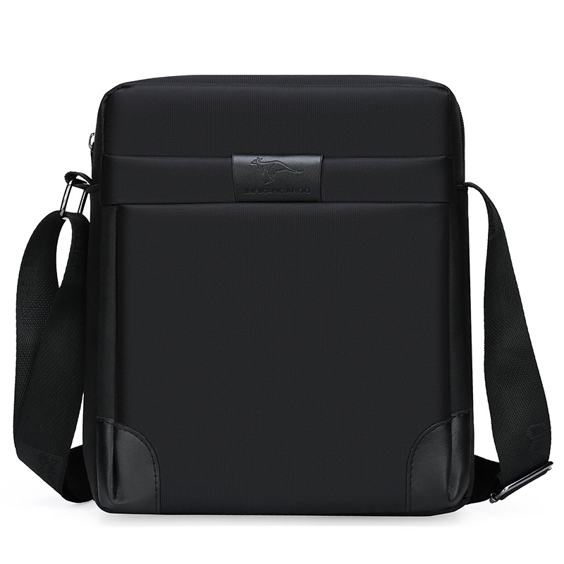 黒バッグ スタイリッシュ縦型メンズショルダーバッグ