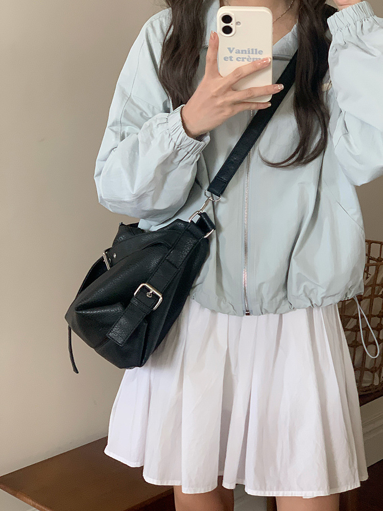 https://fulmo-img-server.com/kurove/3c057dab-d0df-4e70-9863-a0713d110fd9.jpg