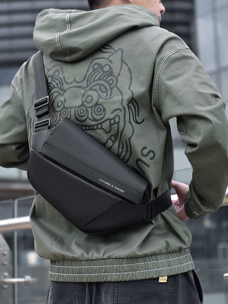 黒バッグ 斜めがけショルダーバッグ 軽量防水仕様