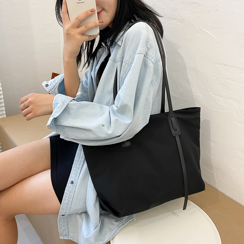大容量黒トートバッグ ナイロン素材