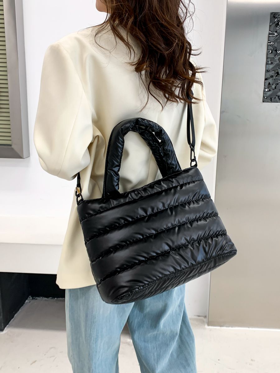 黒バッグ ふっくら軽量キルティングハンドバッグ