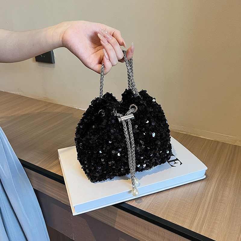 黒バッグ スパンコール巾着型チェーンハンドバッグ