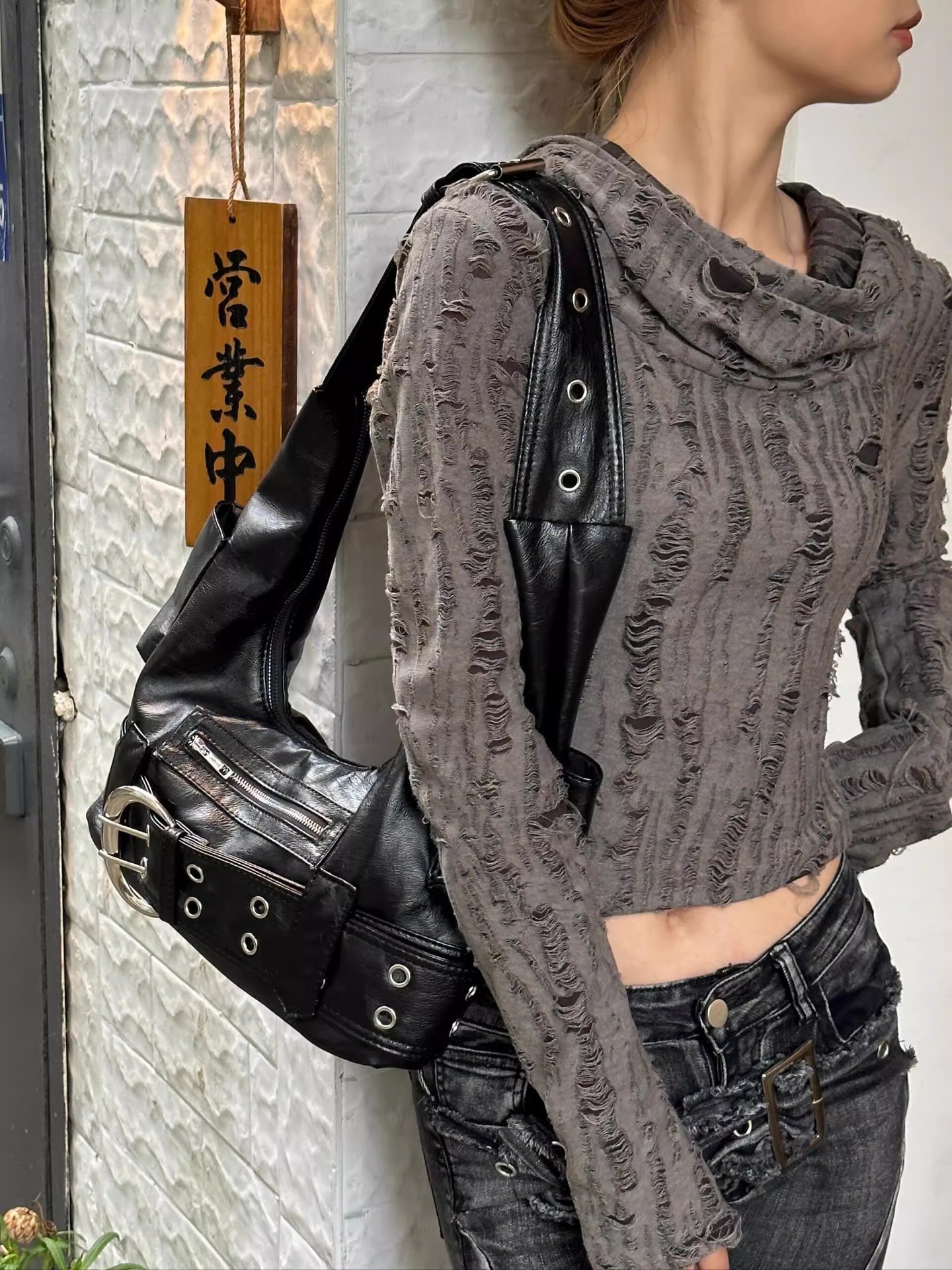 https://fulmo-img-server.com/kurove/d0b6942b-31f5-44cb-8a56-fc73cee35f0c.jpg