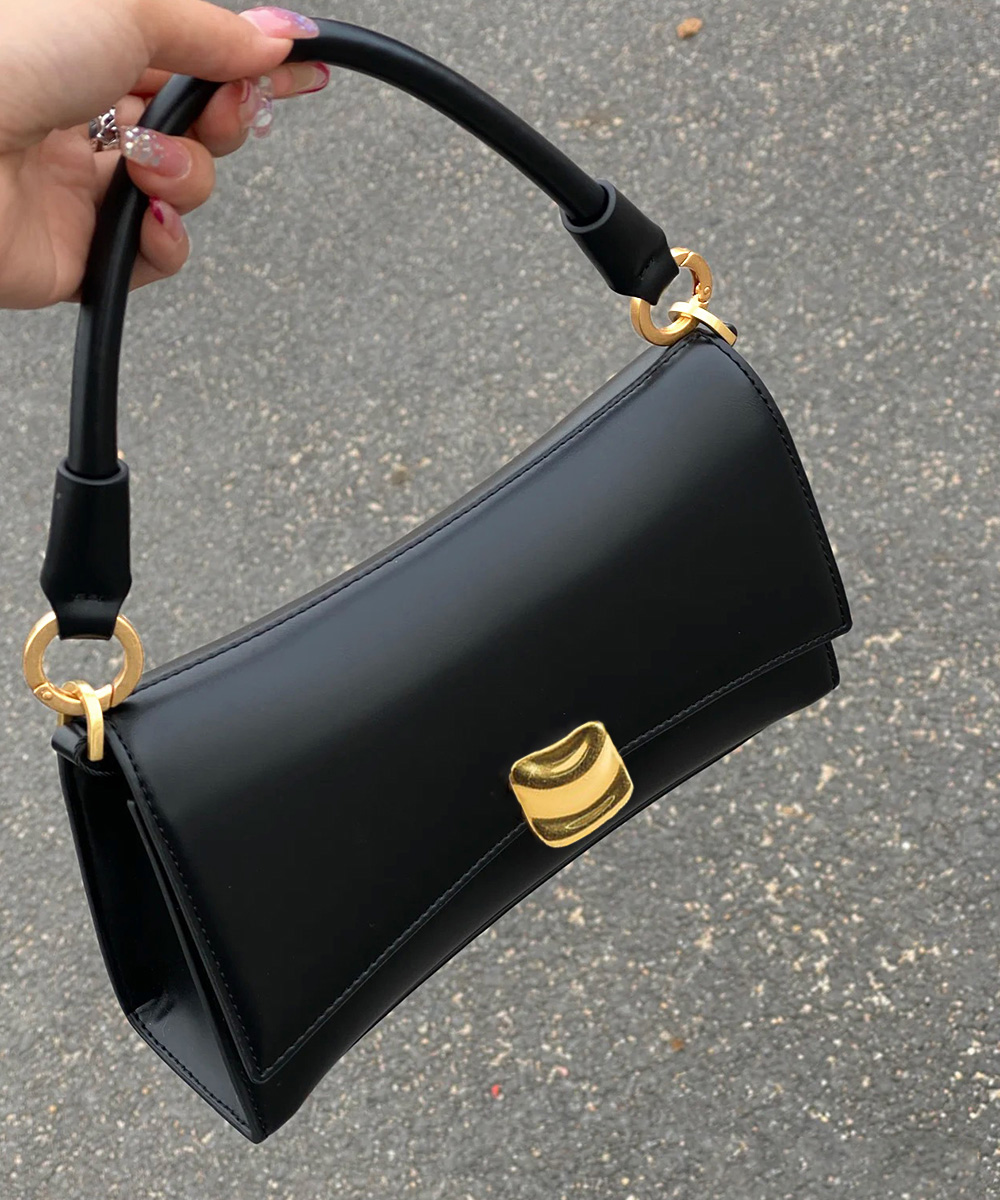 黒バッグ 金具付きスクエア型二用ハンドバッグ黒