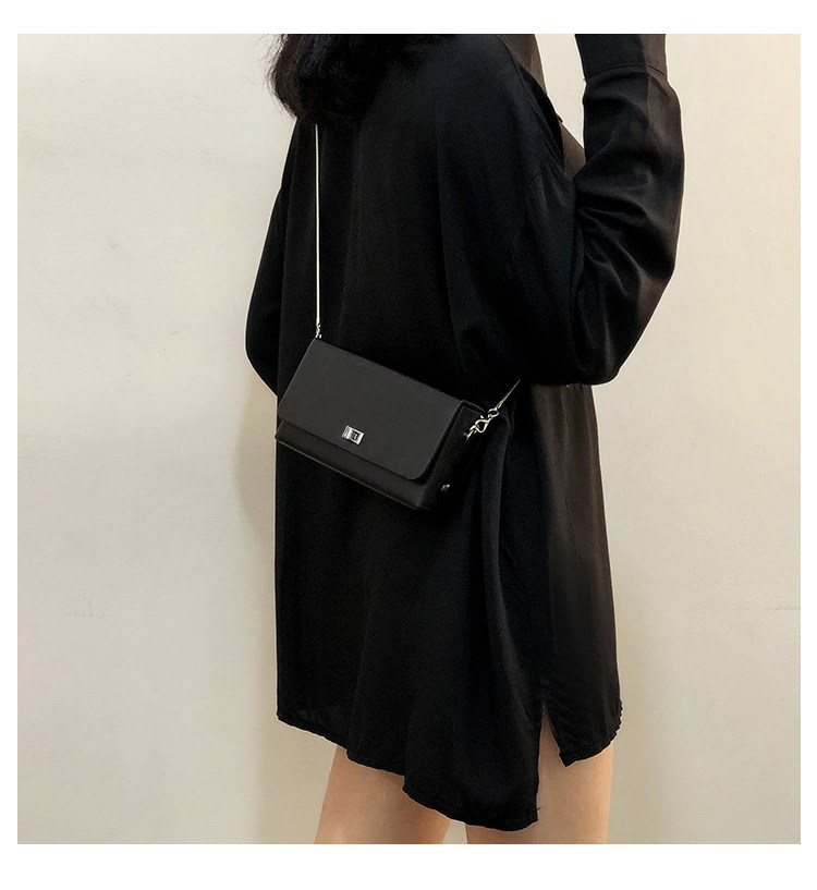 黒ハンドバック チェーンストラップ付きターンロック