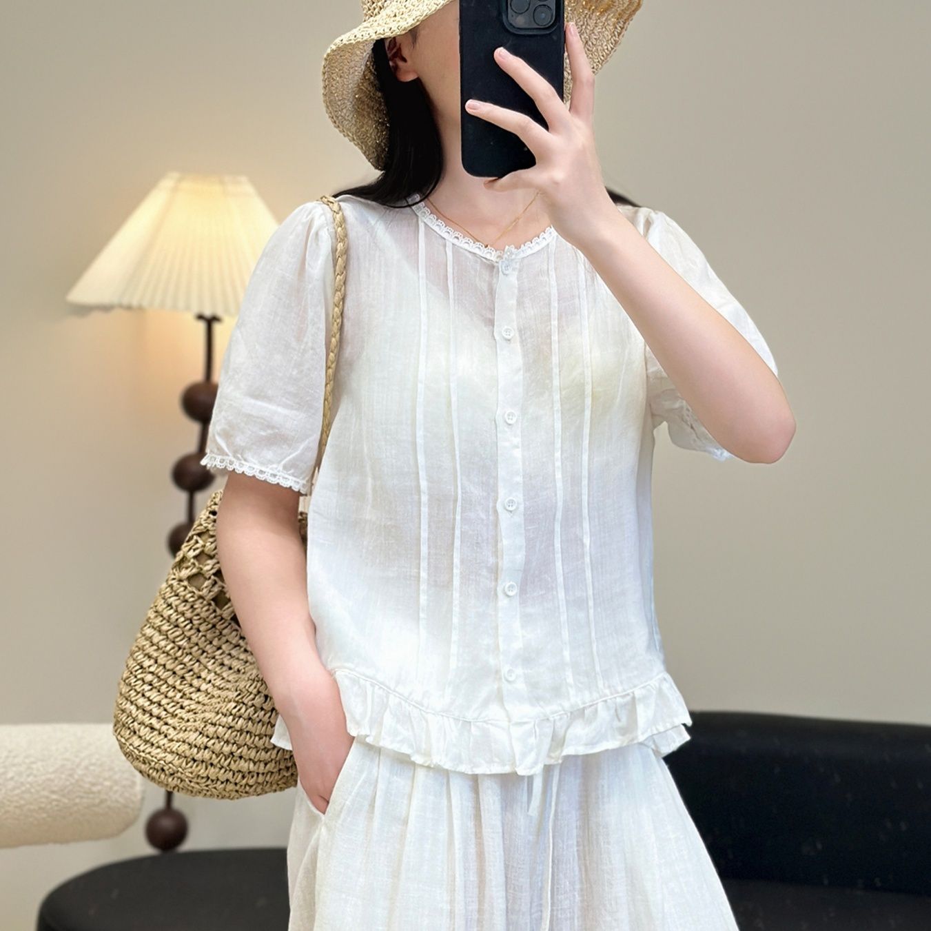 レース 服 繊細レース飾り裾フリルブラウス