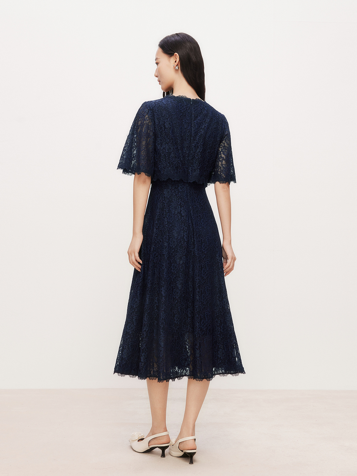 レース 服 優美なフレア袖レースワンピース