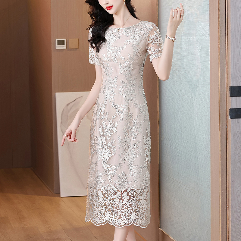 レース 服 花柄刺繍レース膝丈ワンピース