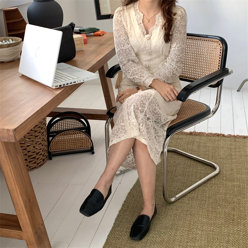 レース 服 韓国風気質ブイネック透かし彫りレースワンピース