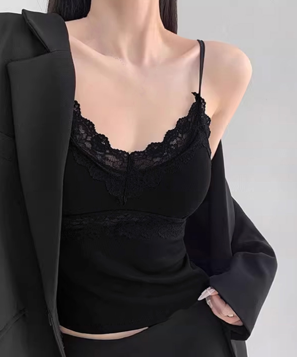 レース 服 繊細レース付きカップ入りキャミソール