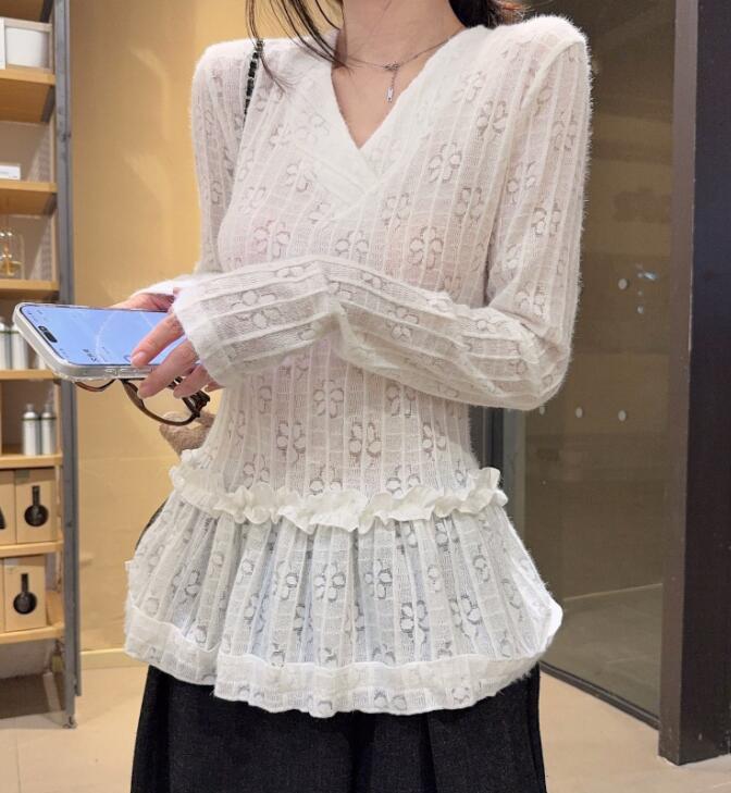 レース 服 秋冬レースブラウス長袖Ｖネック透け感フリル