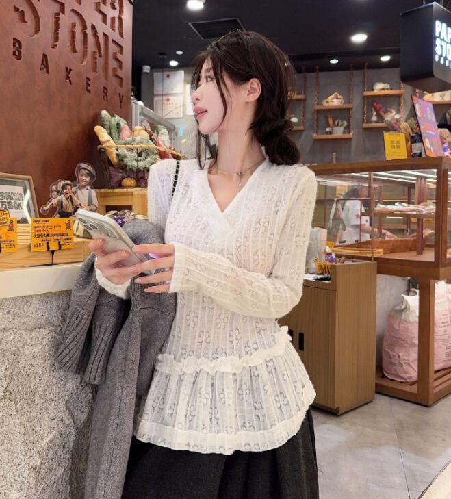 レース 服 秋冬レースブラウス長袖Ｖネック透け感フリル