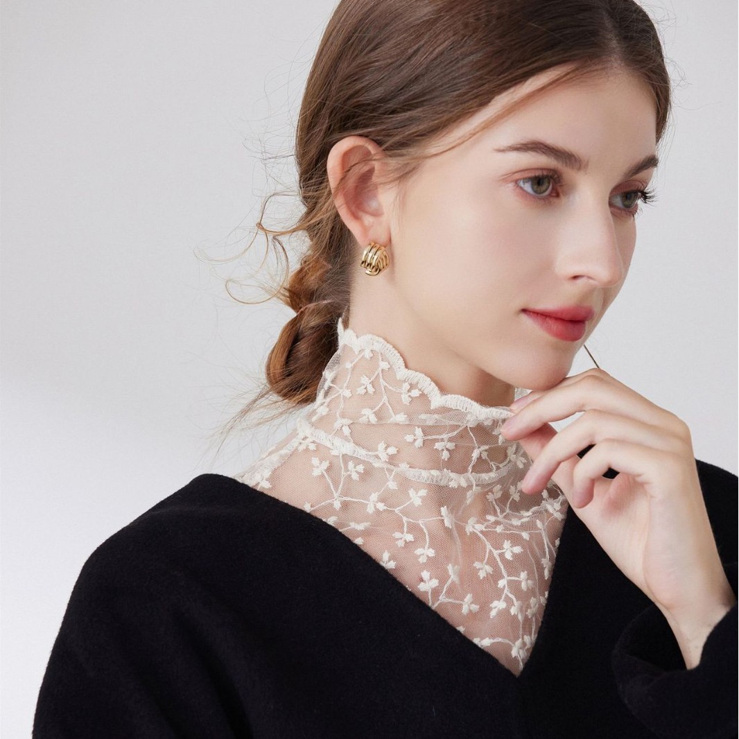 レース 服 小花刺繍ハイネックレースインナー