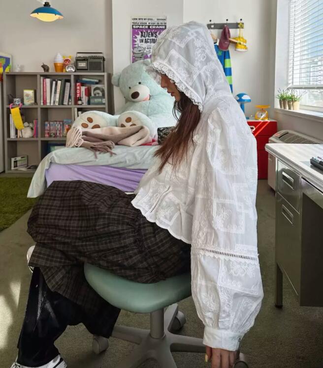 レース 服 秋冬レースフード付き長袖シャツ白色透け感トップス