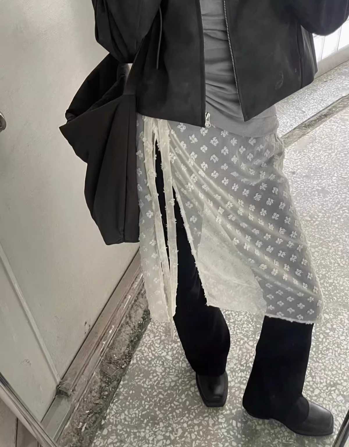 透け感が魅惑的!レーススカート×シースルーで叶える春の大人コーデ5選