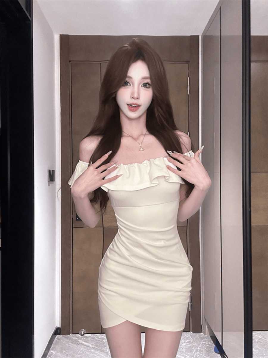 大人の魅力を引き立てる！胸元レースのシアーワンピース5選