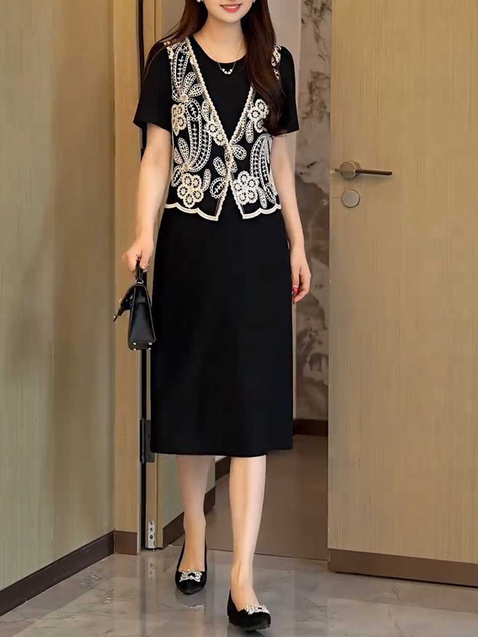 体のラインを美しく見せる！タイトレースワンピで叶える魅力的スタイル5選
