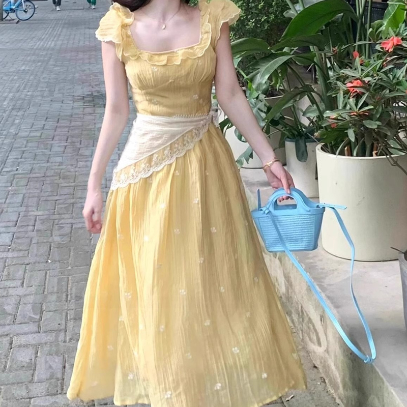 レース ワンピース レース飾り付き優美なフリルワンピース