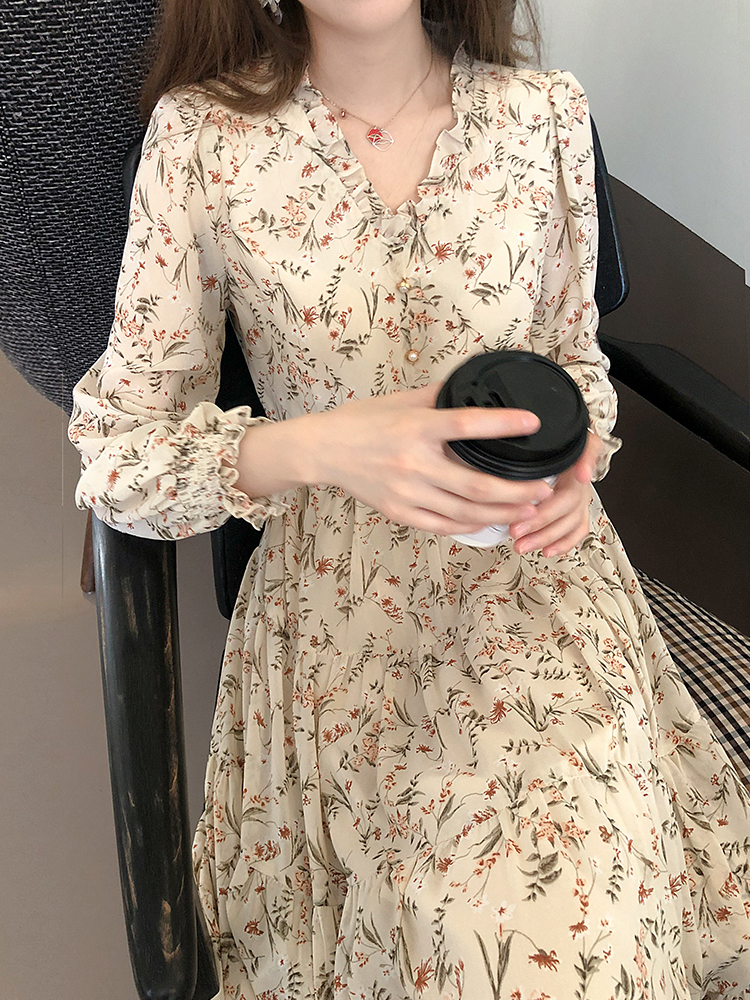 レース ワンピース 草花模様の優美なレースロングワンピース
