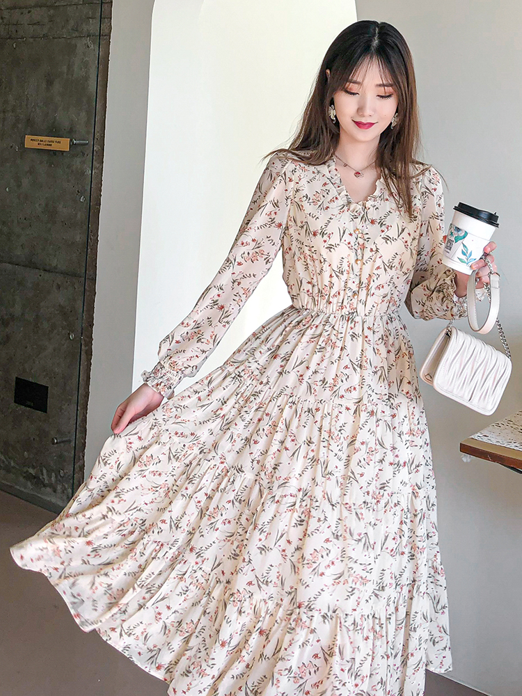 レース ワンピース 草花模様の優美なレースロングワンピース