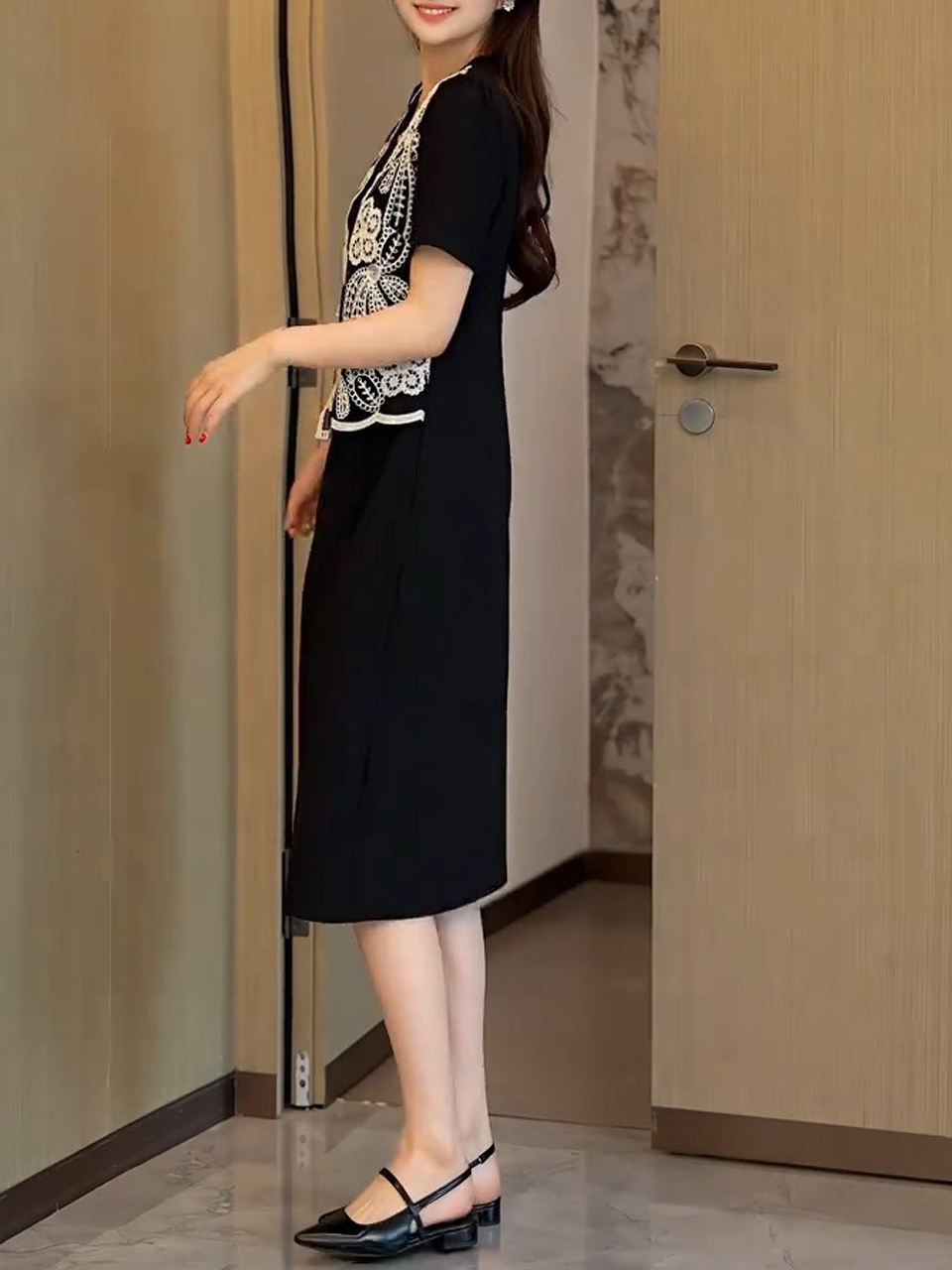 レース ワンピース 花刺繍ベスト付きタイトワンピース