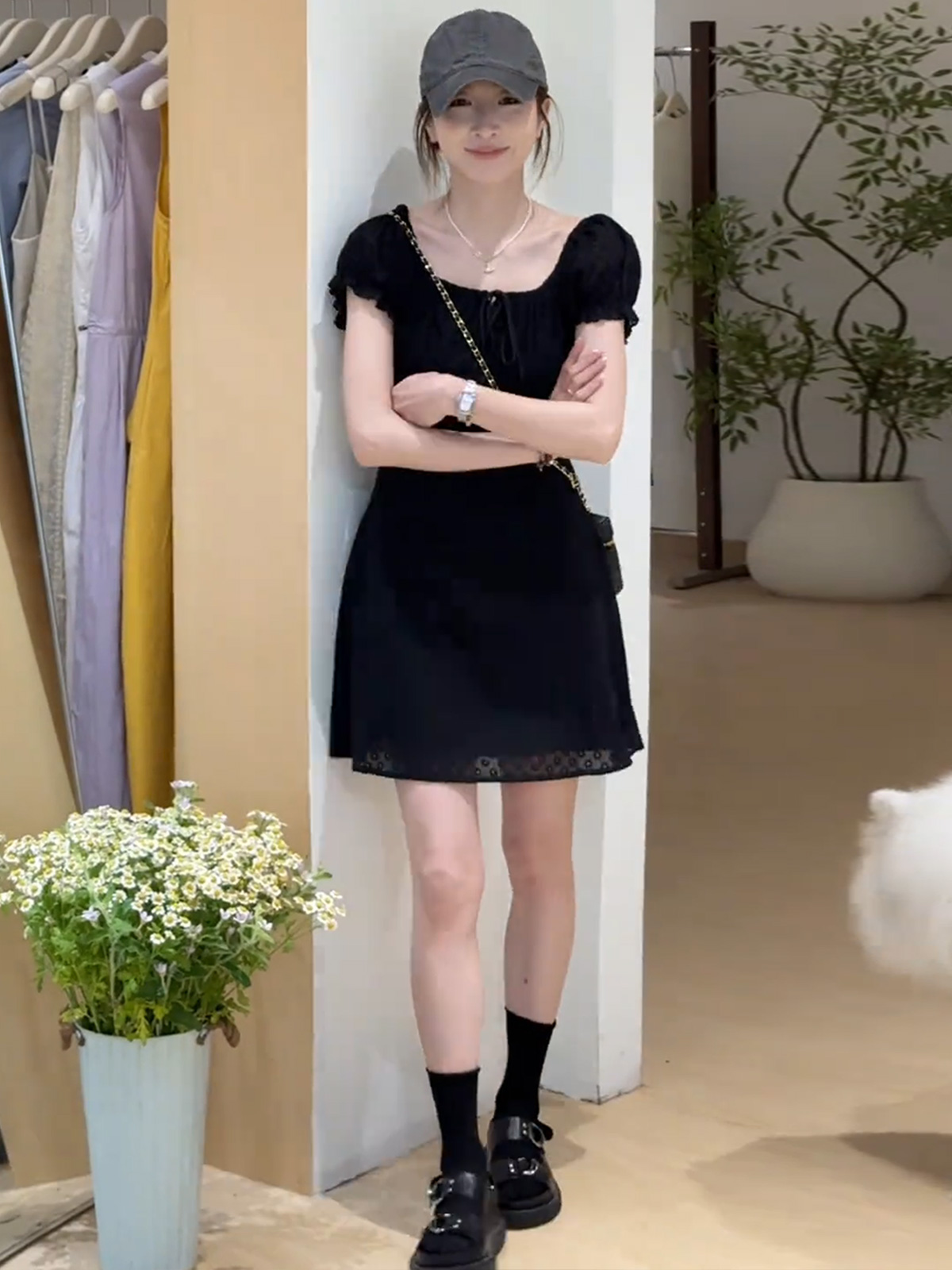 レース ワンピース ふんわり袖のミニ丈レースワンピース