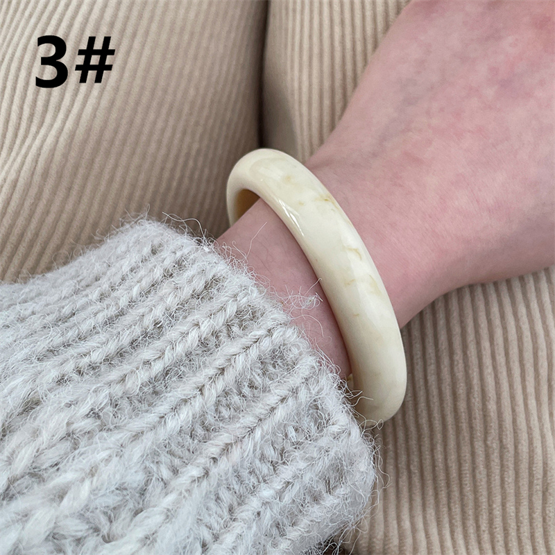 ブレスレットレディース 樹脂バングル シンプル高級感 レトロ個性派腕飾り