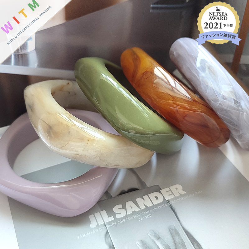 ブレスレットレディース 厚手アクリル方形バングル 軽量腕飾り 女性用