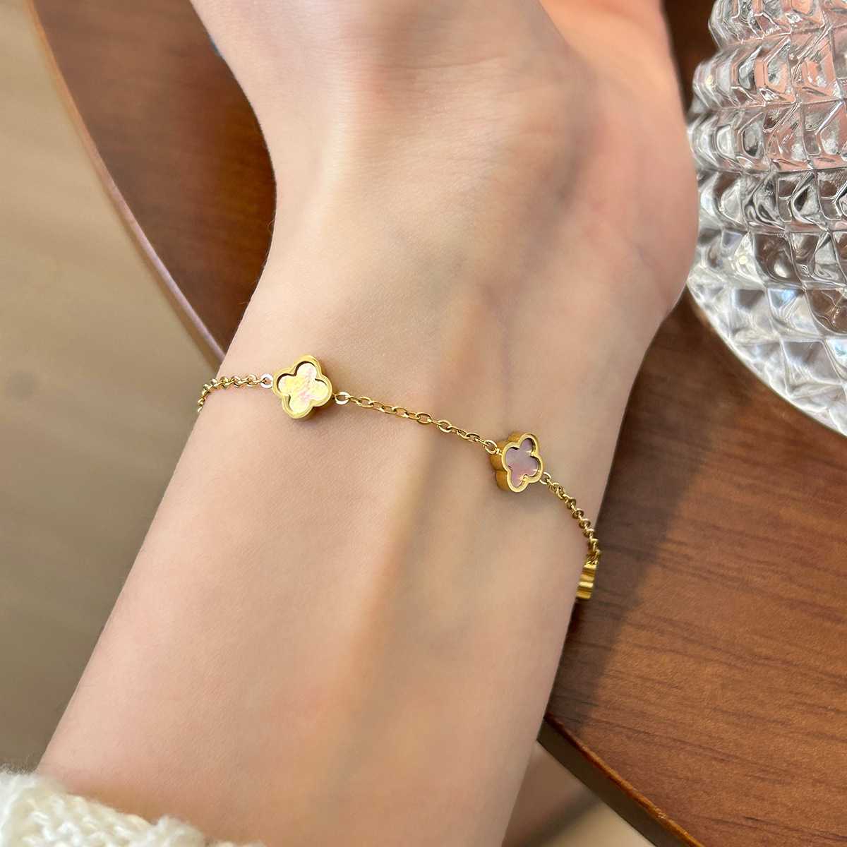 腕を美しく見せるレディースアクセサリー！おすすめブレスレット5選