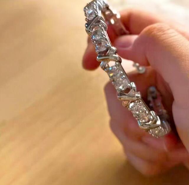 ブレスレットレディース 煌めく石詰めバングル 女性用アクセサリー