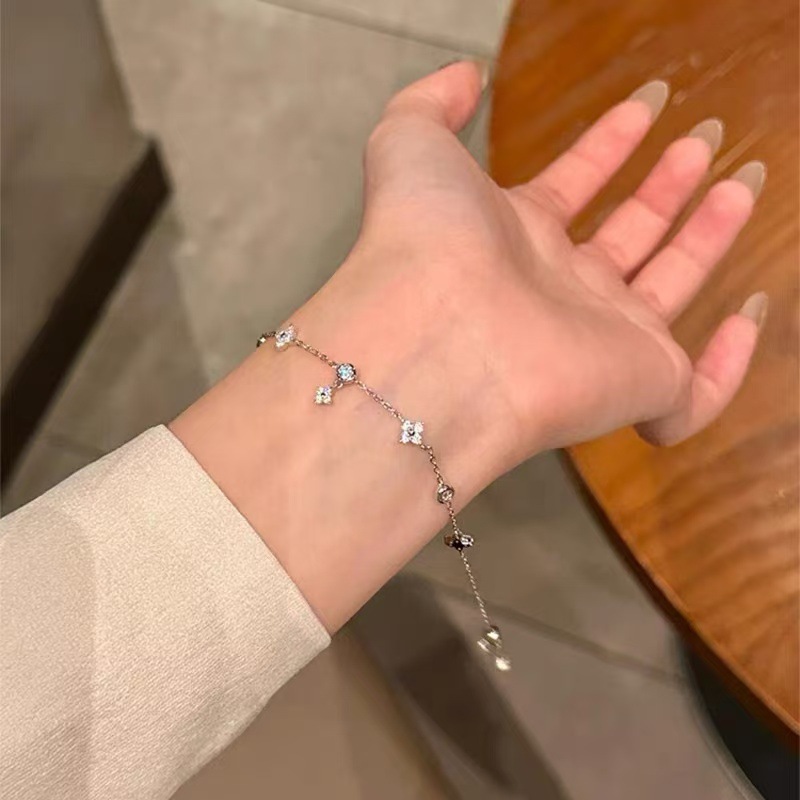 ブレスレットレディース きらめく小花のチェーンブレスレット