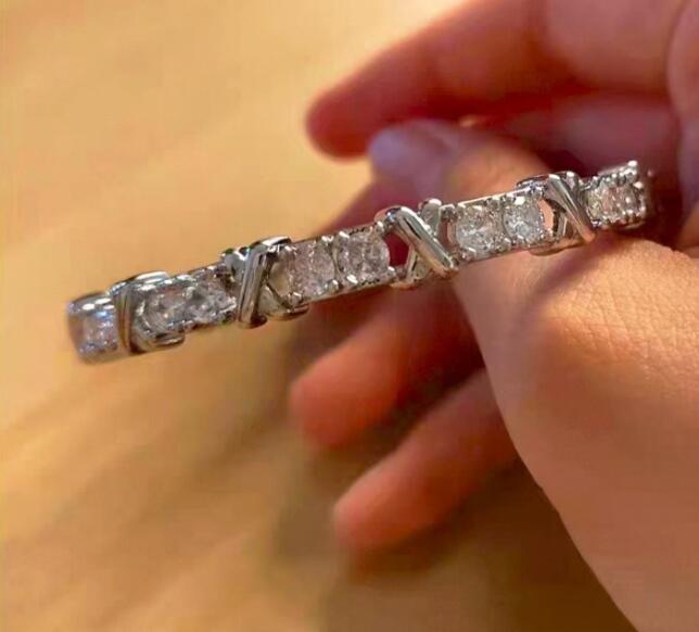 ブレスレットレディース 煌めく石詰めバングル 女性用アクセサリー